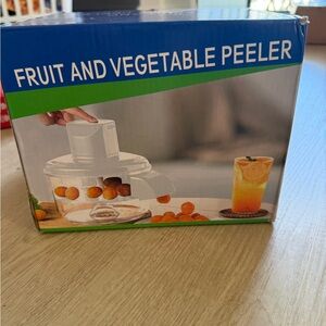 Fruit and Vegetable Peeler